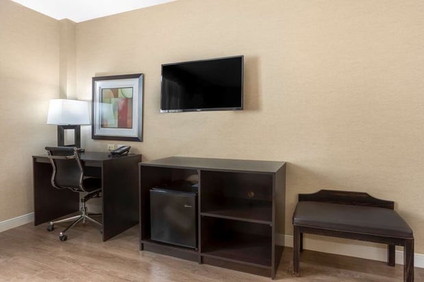 Images Best Western Plus Plaza Hotel