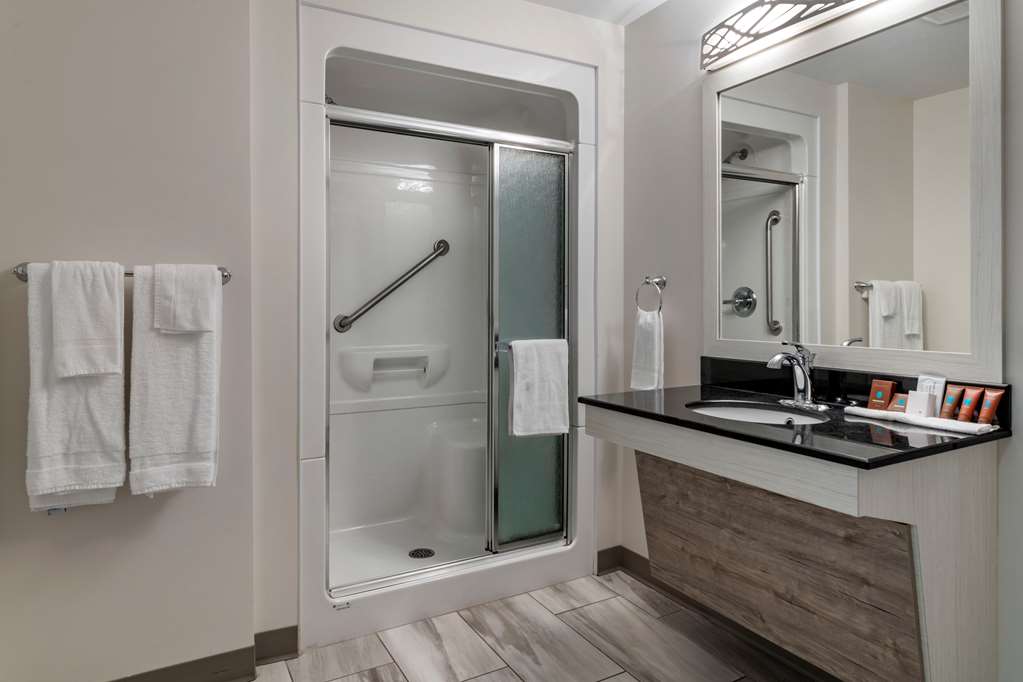 King Mobility Accessible with Walk-In Shower Dannys Suites, SureStay Collection By Best Western Beresford (506)546-6621