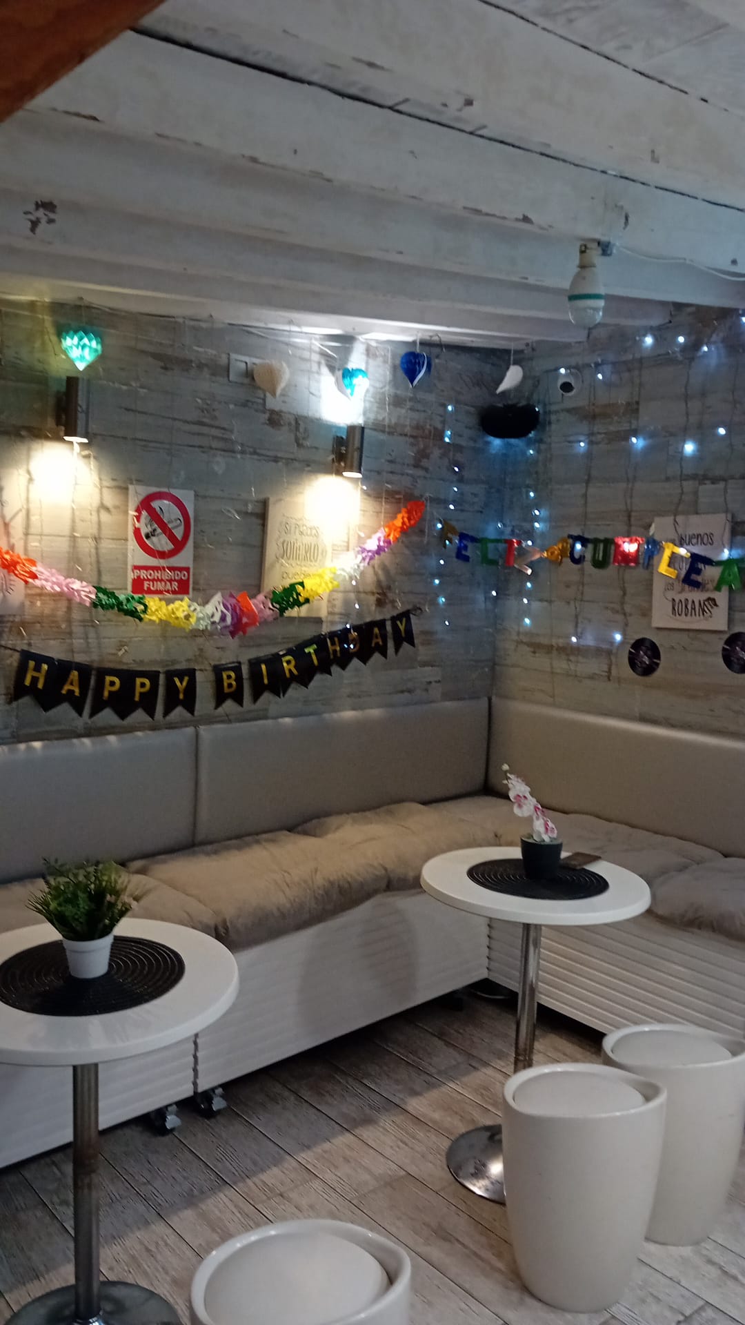 Images Terraza la Merced Karaoke Bar