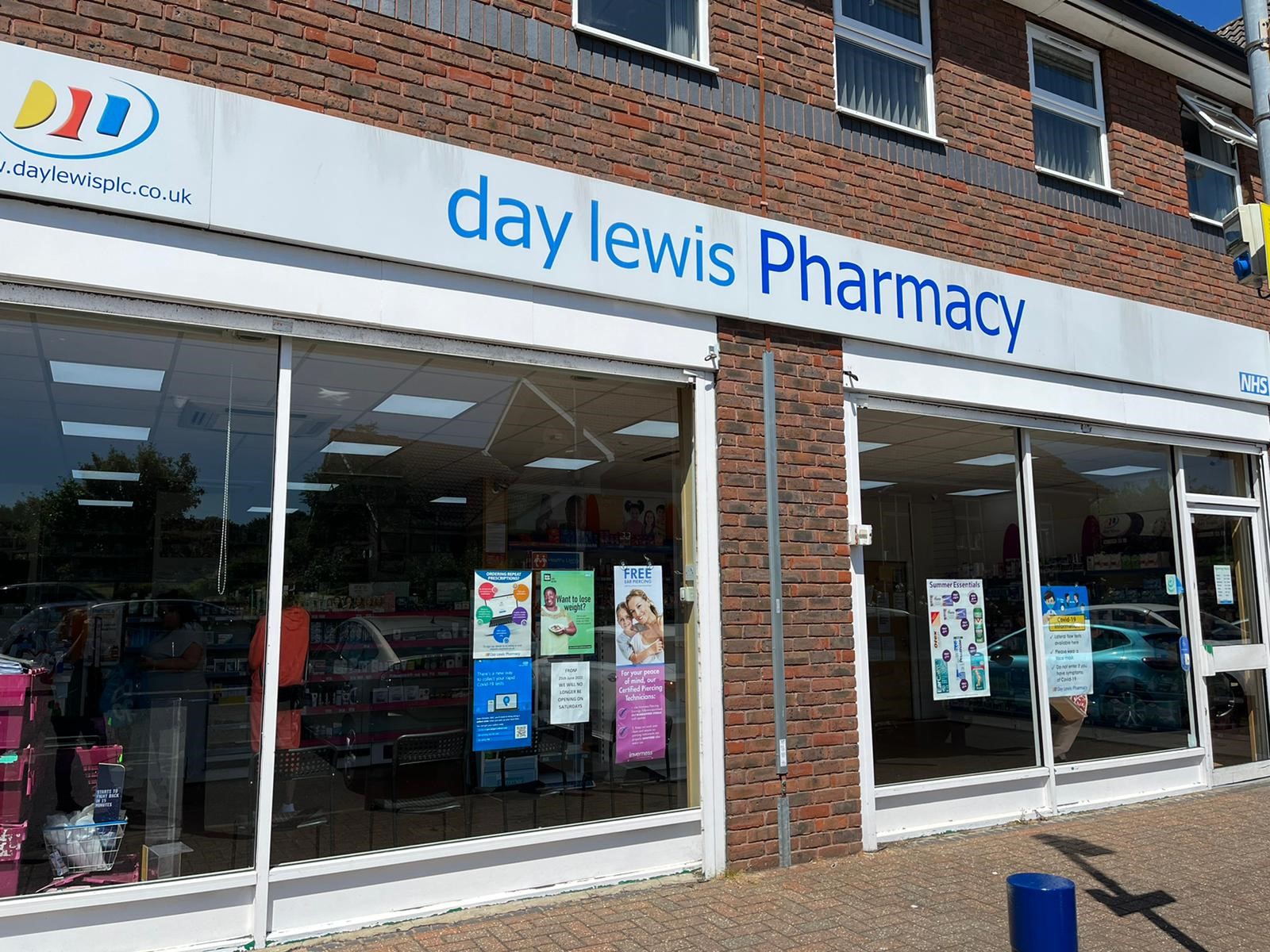 Day Lewis Pharmacy Roundshaw Wallington 020 8669 4083
