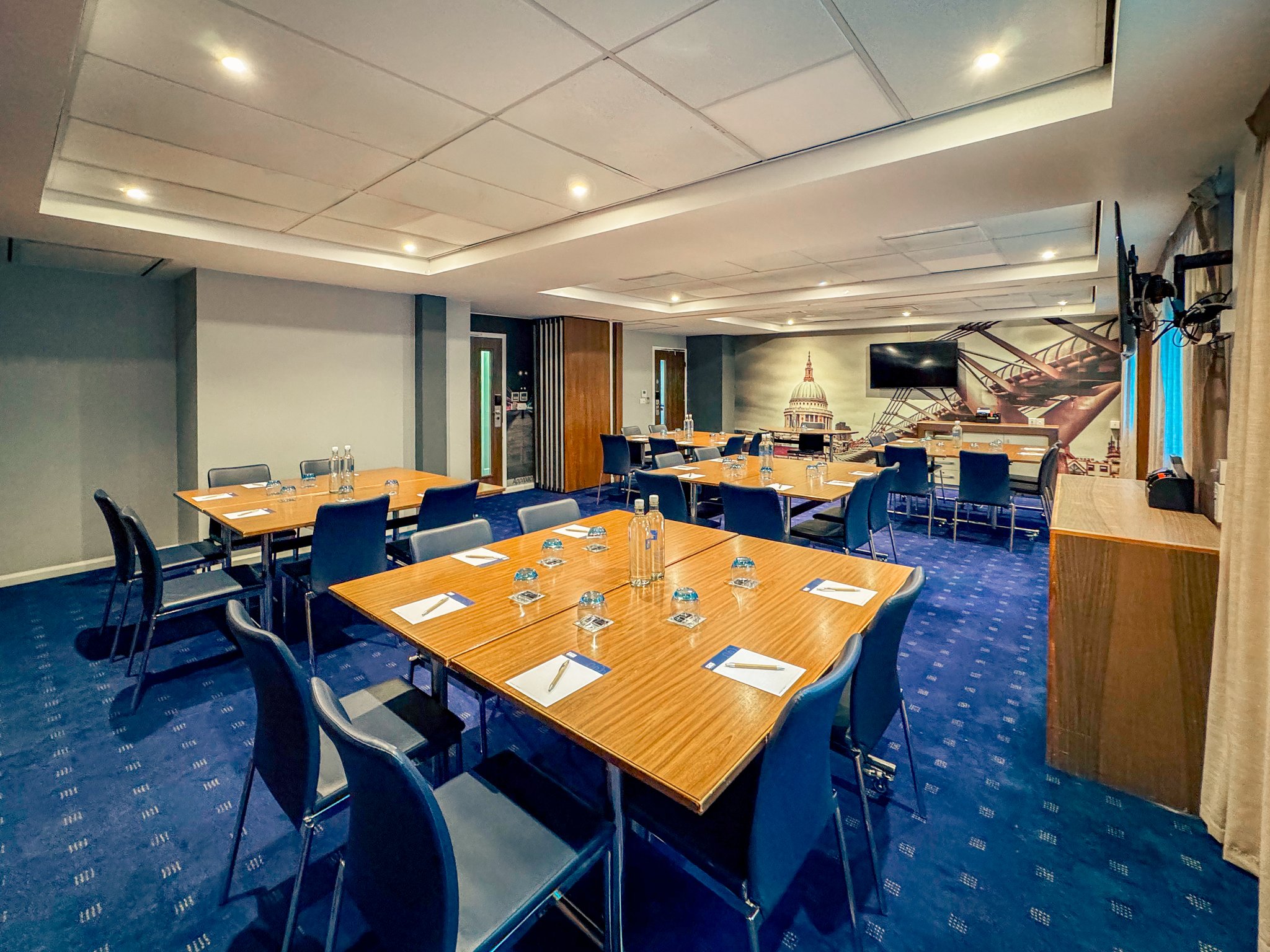 Images Holiday Inn Express London - Stratford by IHG