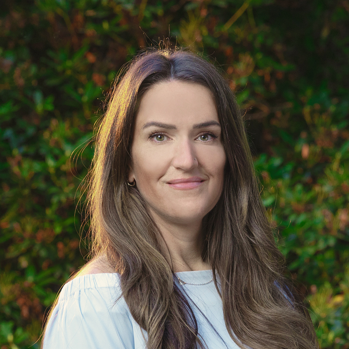Carly Webb headshot.