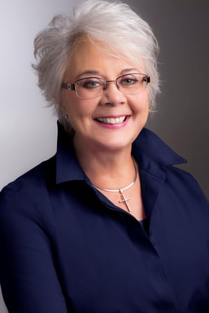 Images Dee McNeely, Broker Salesperson, Dickson Realty LIC#BS. 13130