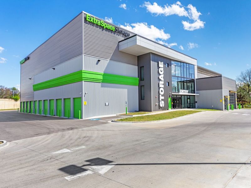 Beauty Image - Extra Space Storage at 2740 E 21st St, Tulsa, OK 74114 
