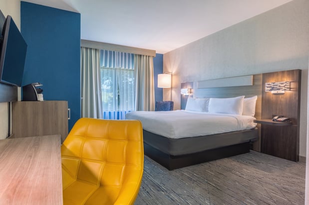 Images Holiday Inn Express & Suites Kansas City Airport by IHG