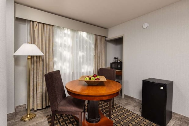 Images Inn at The Colonnade Baltimore - a DoubleTree by Hilton Hotel