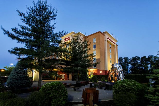 Images Hampton Inn & Suites Staten Island