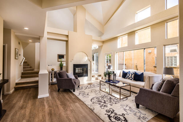 Images Amber Hom Realm Real Estate