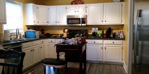Why You Should Consider Kitchen Cabinet Refinishing to Upgrade Your Kitchen