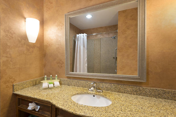 Images Holiday Inn Express & Suites Little Rock-West, an IHG Hotel