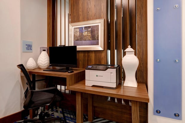 Images Holiday Inn Express & Suites Grand Rapids South - Wyoming by IHG