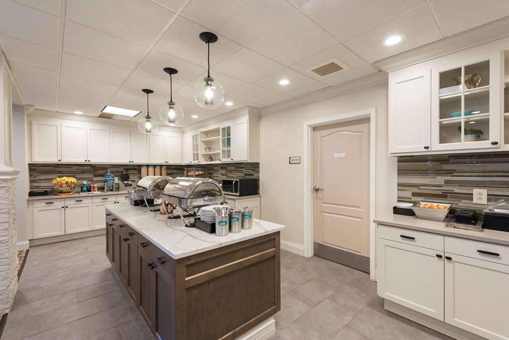 Breakfast Area Homewood Suites by Hilton Bloomington Bloomington (812)323-0500
