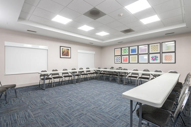 Images Holiday Inn Express & Suites Lagrange by IHG