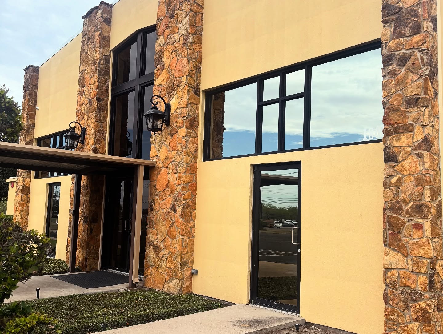 Ibarra's Window Cleaning & More LLC Image