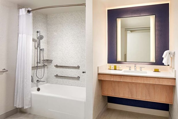 Images Hotel MdR Marina del Rey - a DoubleTree by Hilton