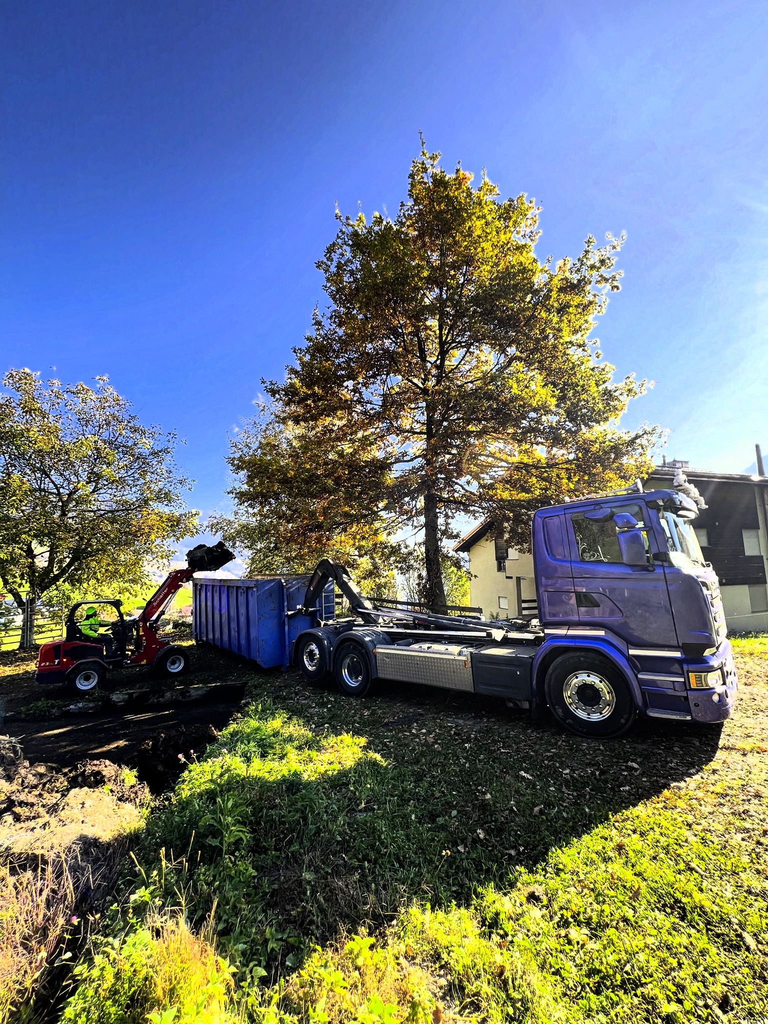 Bilder V & F Cavigelli Transporte AG