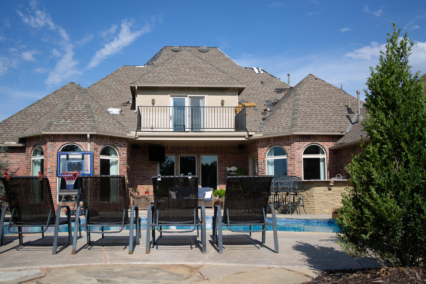 Reroof America Contractors LA, LLC Logo