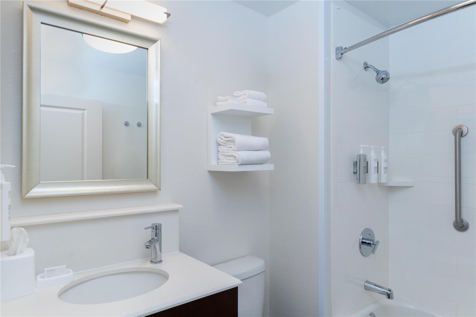 Guest room bath