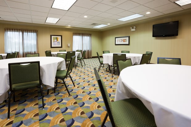 Images Holiday Inn Express & Suites Madison-Verona by IHG