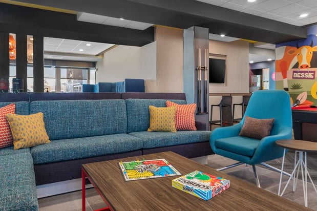 Images Tru by Hilton Janesville