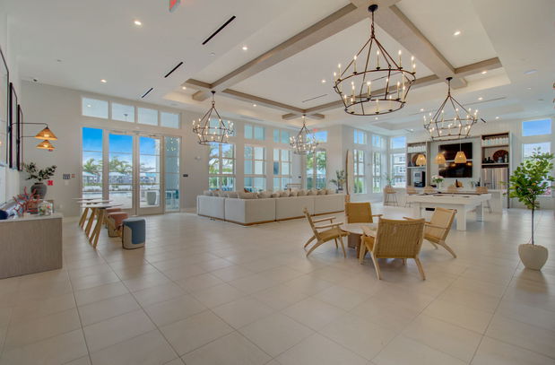 Images Everly Apartments