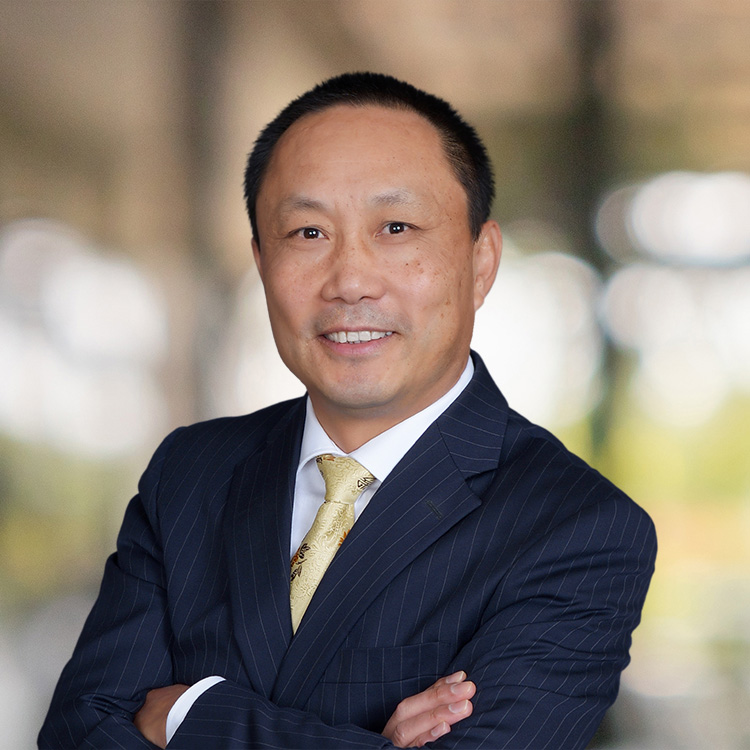 Headshot of Glenn Lu, a wealth advisor at Chase