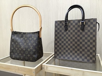 Images KOMEHYO（コメ兵）買取センターThe Kitahama PLAZA