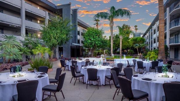 Images Holiday Inn & Suites Phoenix Airport North by IHG