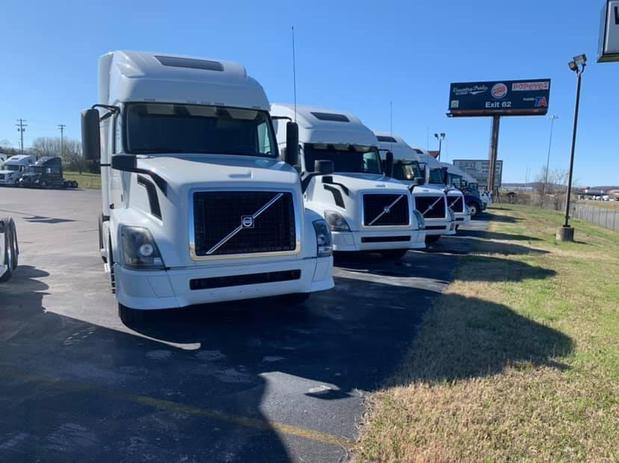 Images Music City Truck & Trailer