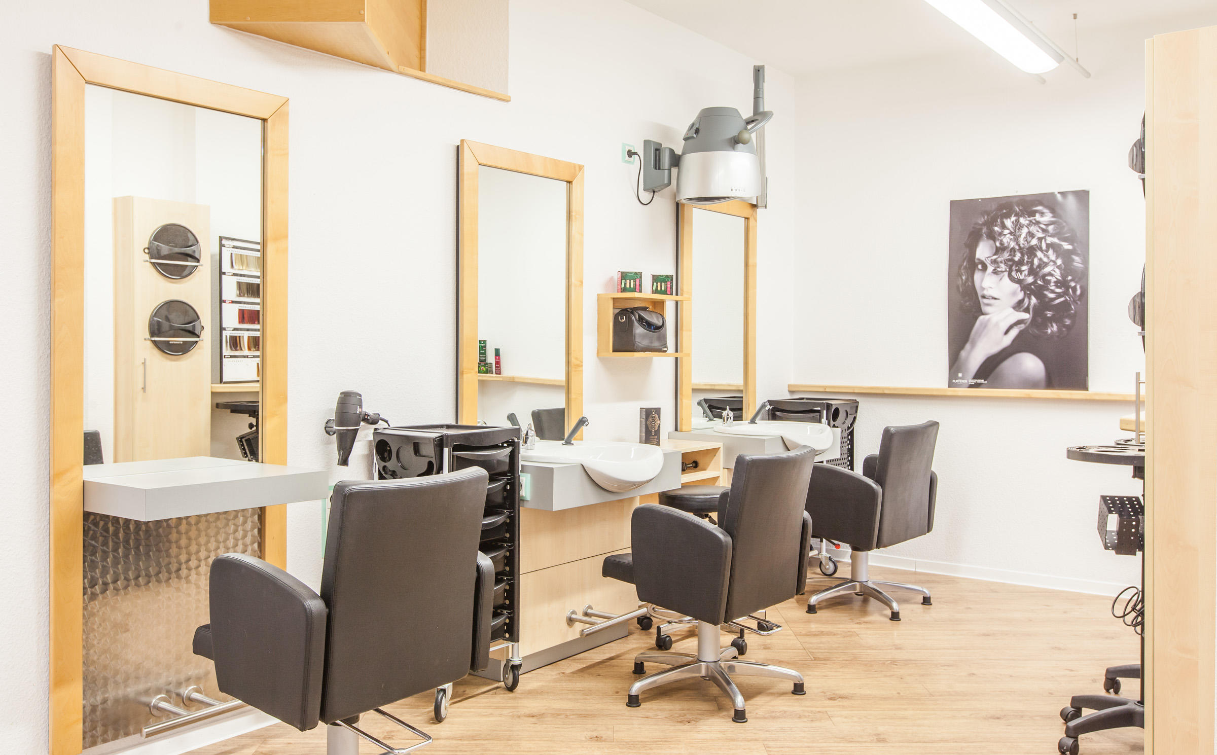 Friseur / Kosmetik Scholz, Hauptstr. 28B in Neerstedt