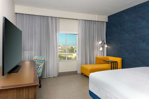 Images Hampton Inn & Suites Clearwater Beach