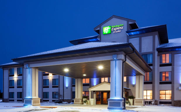 Images Holiday Inn Express & Suites Winner, an IHG Hotel