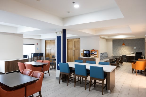 Images Holiday Inn Express & Suites Wichita Airport by IHG