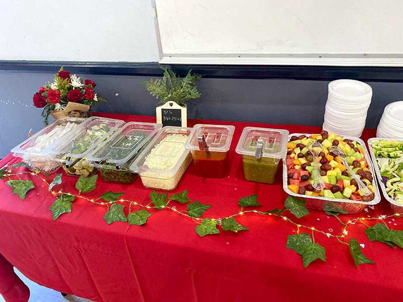 Liliana's Catering - Mesa con  acompanÌamientos