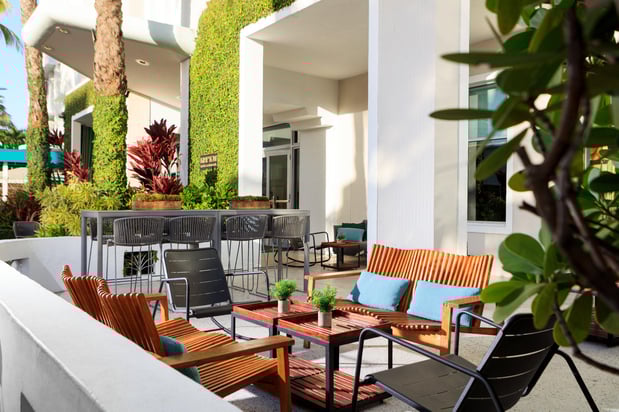Images Kimpton Surfcomber Hotel by IHG