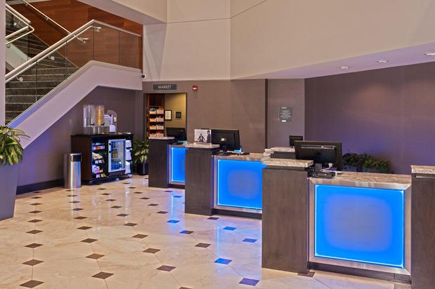 Images Crowne Plaza Suites Msp Airport - Mall of America, an IHG Hotel