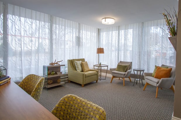 Images Holiday Inn Blmgtn Arpt South - Mall Area by IHG
