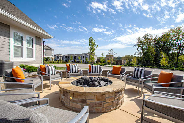Images River Crossing Apartments