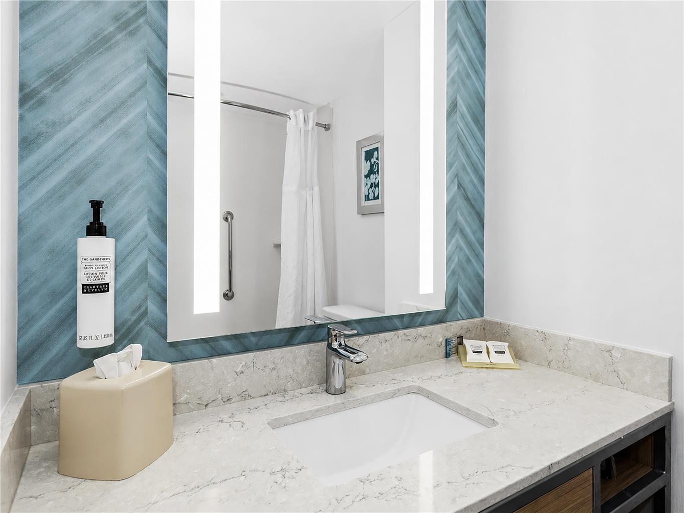 Guest room bath