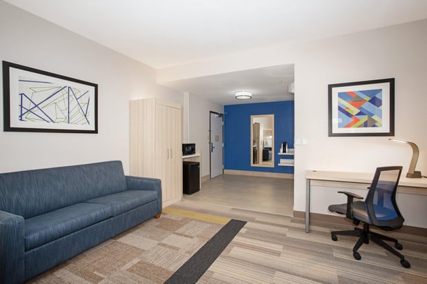 Images Holiday Inn Express & Suites Phoenix - Glendale Sports Dist by IHG