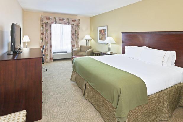Images Holiday Inn Express & Suites Brownfield, an IHG Hotel