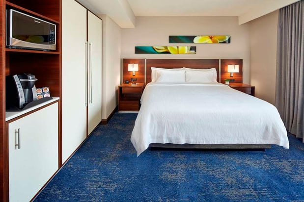 Images Hilton Garden Inn Waikiki Beach