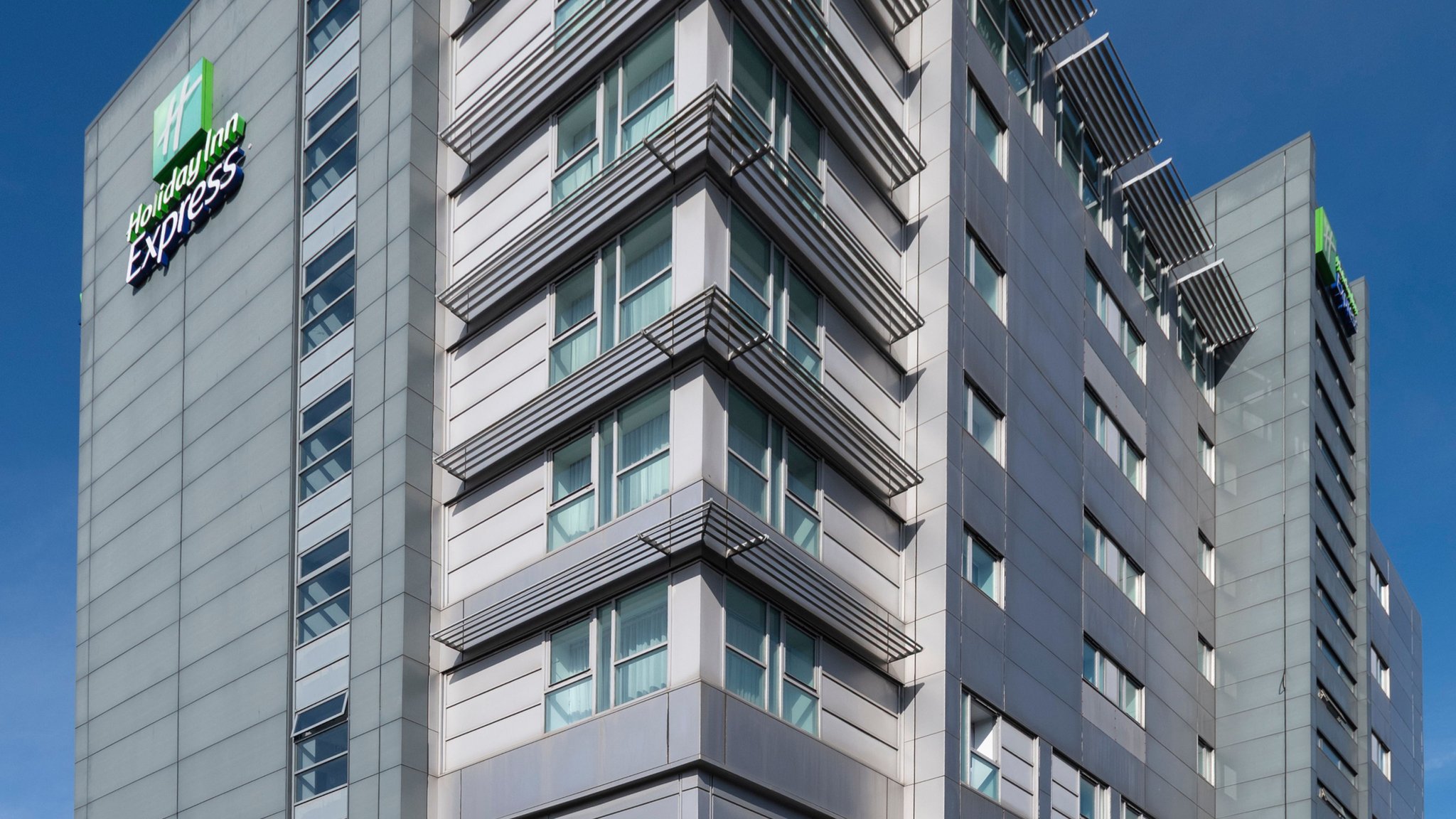 Images Holiday Inn Express Swindon City Centre by IHG