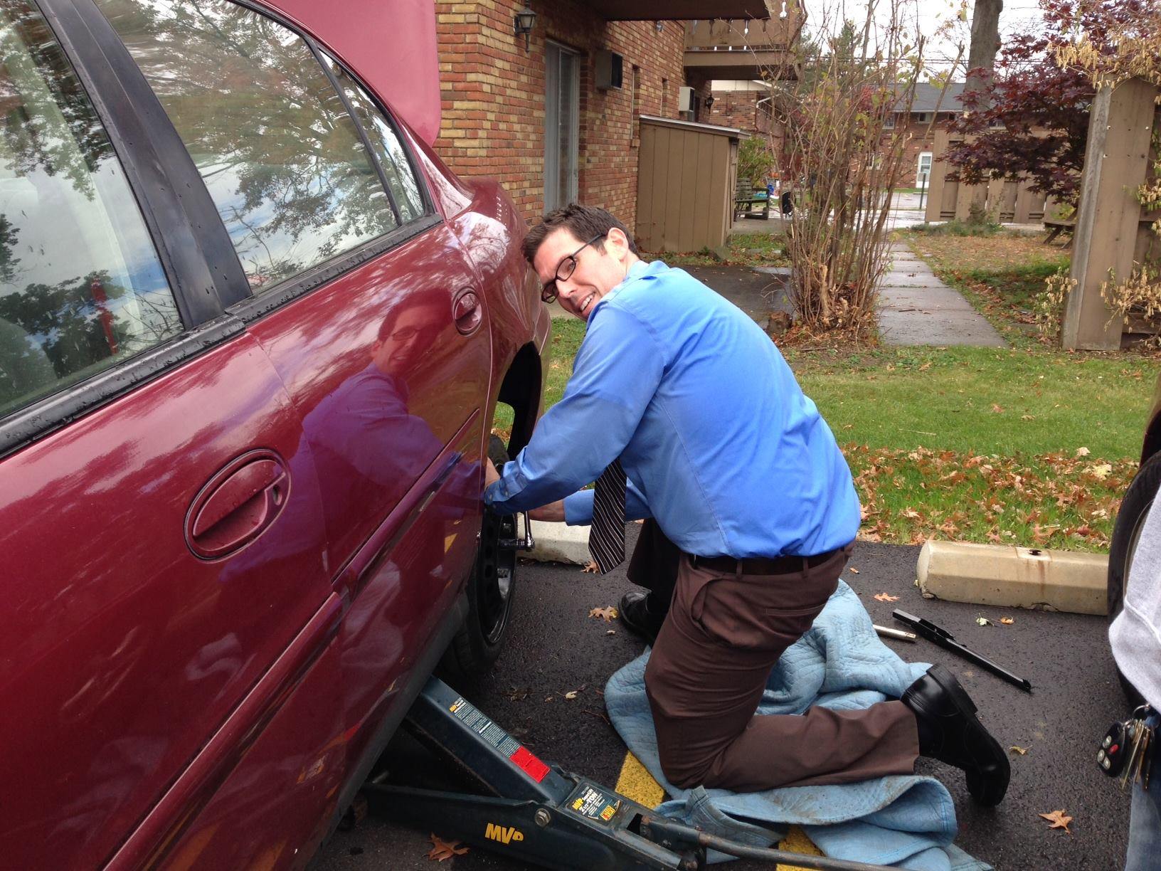 Helping our customers goes beyond insurance. When a customer needed a hand with a flat tire, we were happy to step in and help get them safely back on the road. Proud to serve our community however we can.