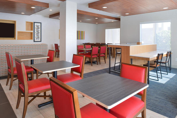 Images Holiday Inn Express & Suites Abilene Mall South by IHG