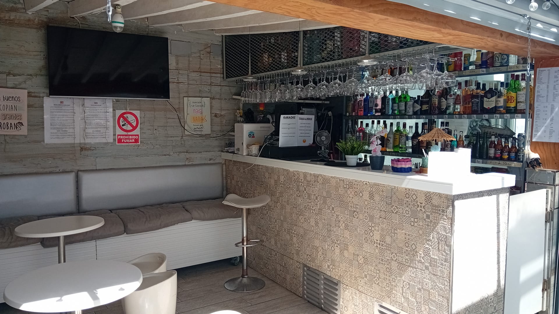 Images Terraza la Merced Karaoke Bar