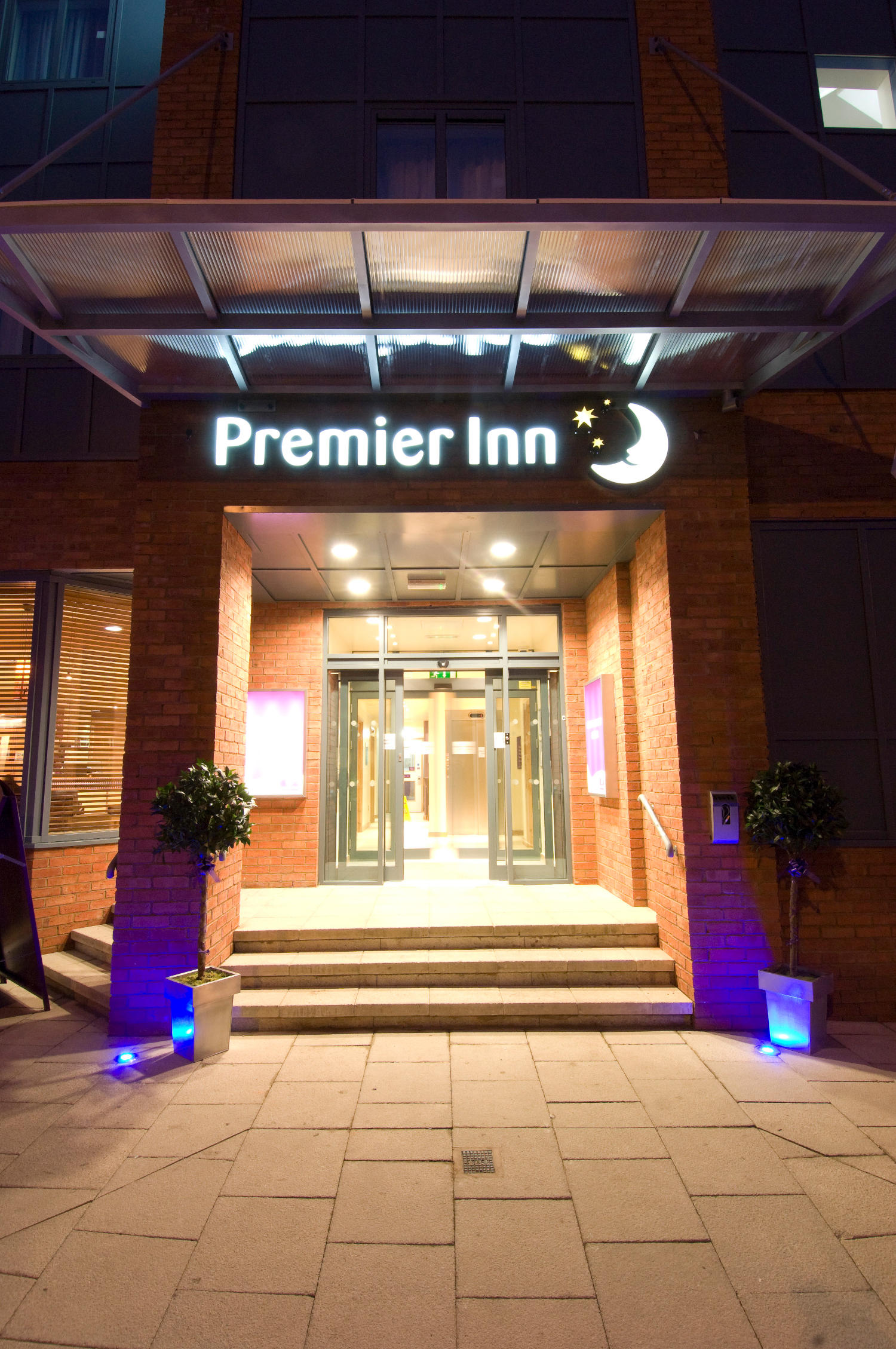 Chester (Railway Station) Premier Inn Chester (Railway Station) hotel Chester 03337 774592