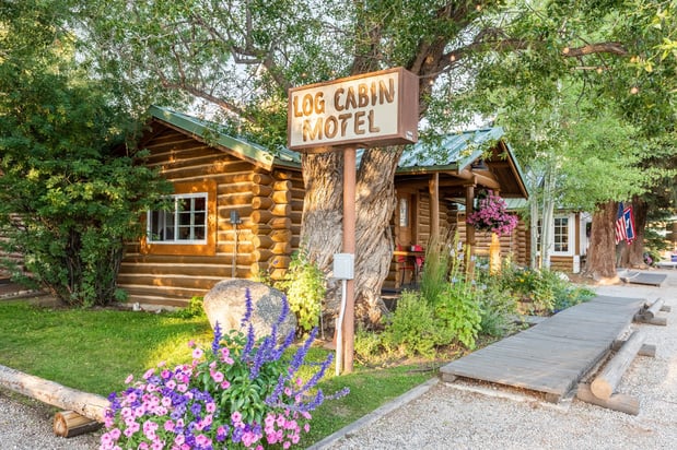 Images Log Cabin Motel