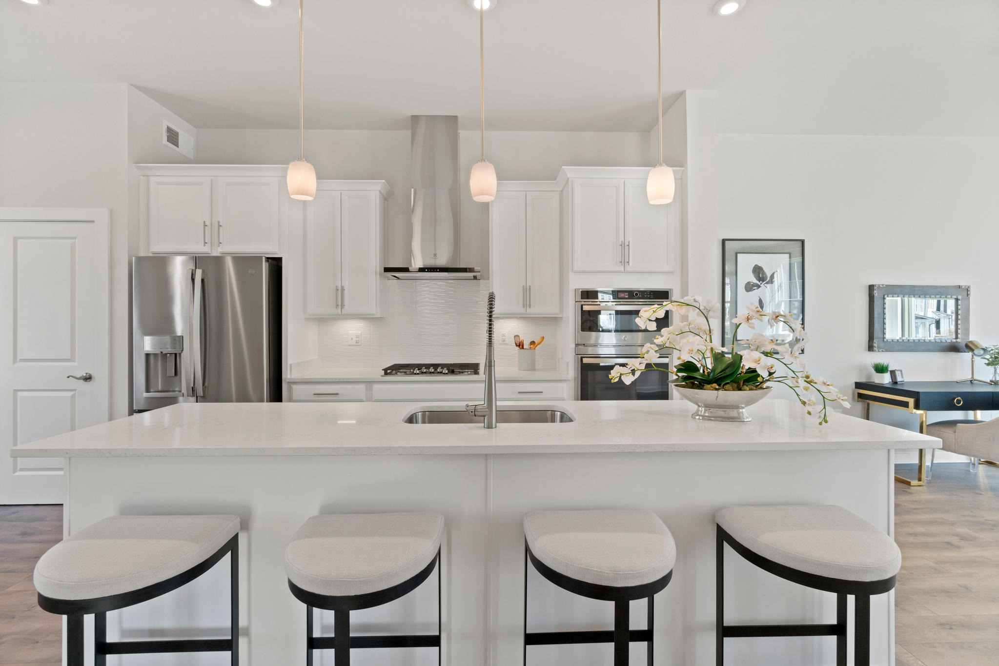 Chef-inspired kitchens with large island and ample seating