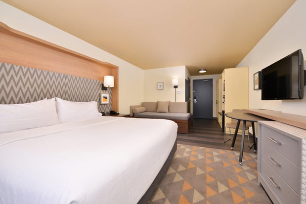 Images Holiday Inn Kansas City Airport by IHG